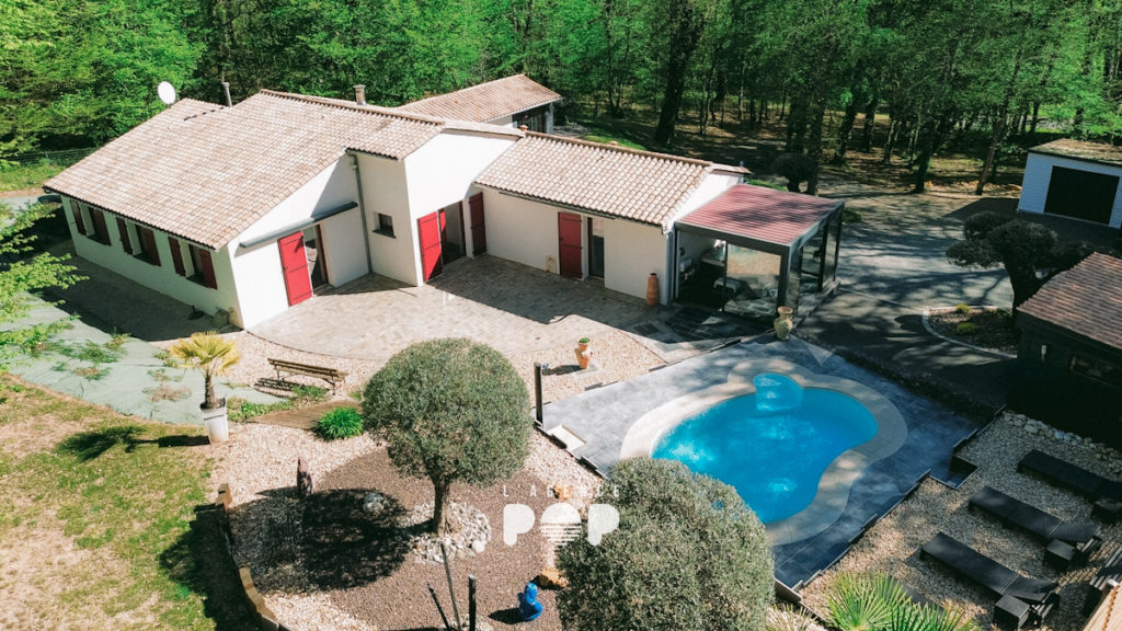 ARENTO – Maison familiale au style affirmé, entre nature et modernité - photo 1
