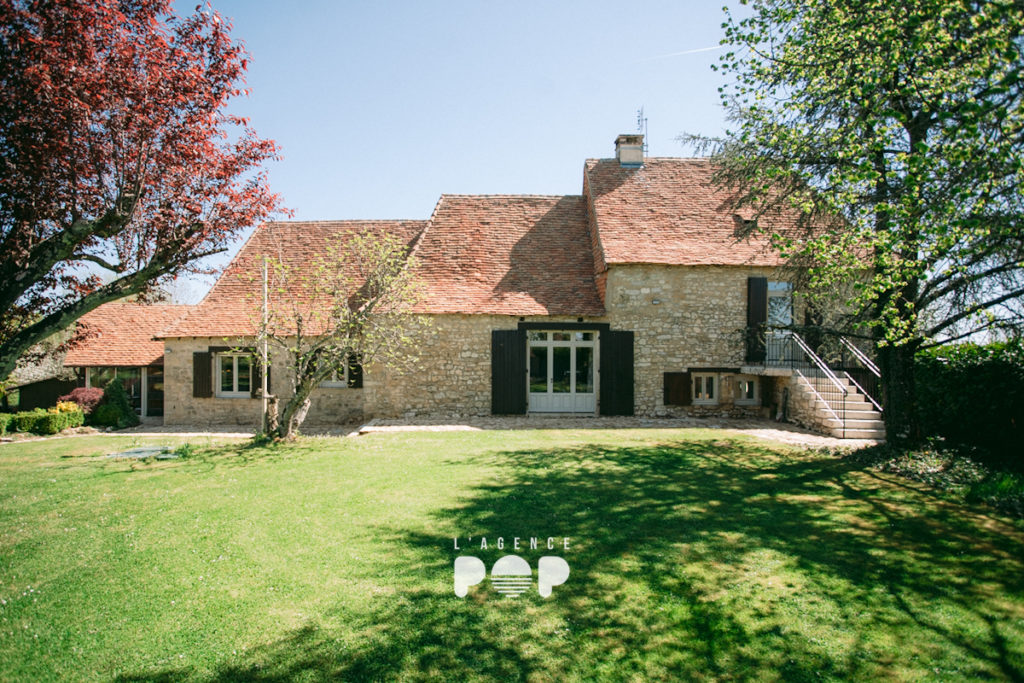 Bâtisse avec chambres d&rsquo;hôtes, piscine, dépendances et terrain à Thenon - photo 1